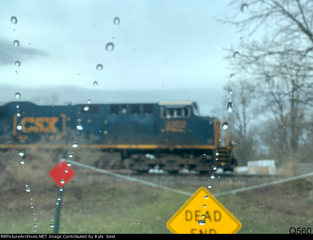 CSX 3302 on Q560